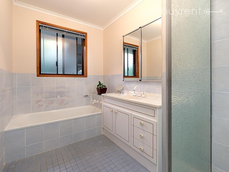 11 BEARD CRESCENT, Wodonga VIC 3690