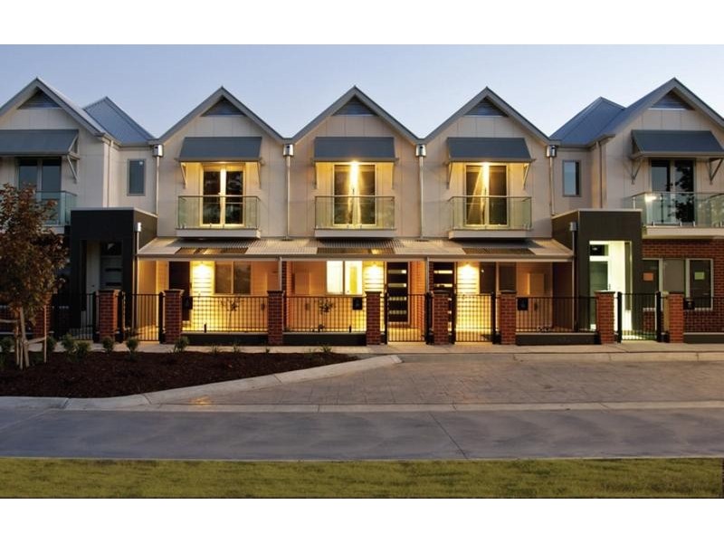 16 ELMWOOD CIRCUIT, Wodonga VIC 3690