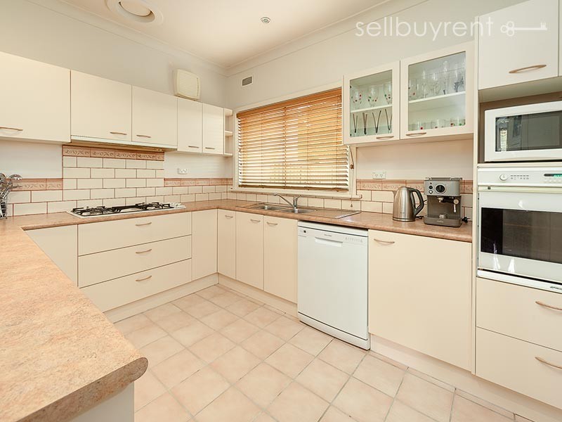 387 ALANA STREET, Albury NSW 2640