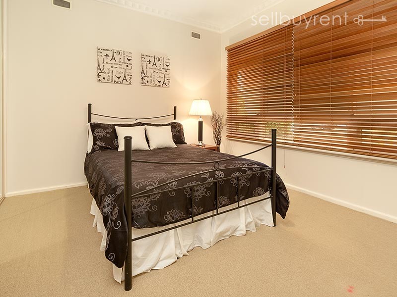 387 ALANA STREET, Albury NSW 2640