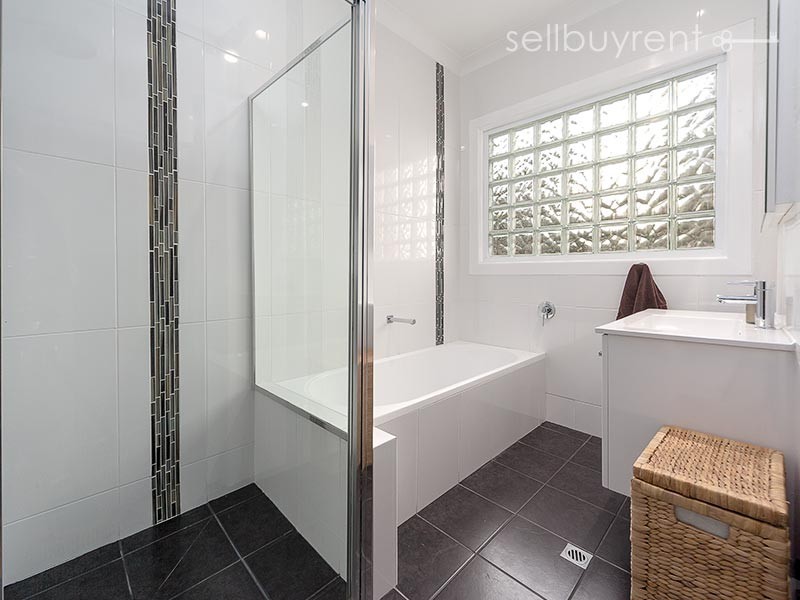 387 ALANA STREET, Albury NSW 2640