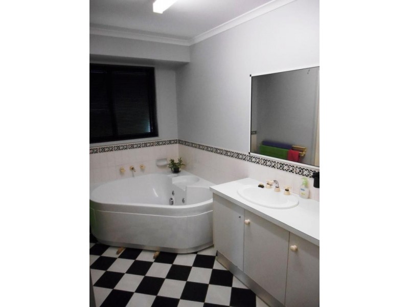 5 FLOWER PLACE, Wodonga VIC 3690