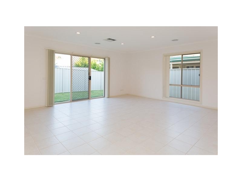 2 BIRKDALE TERRACE, Wodonga VIC 3690