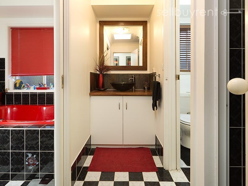 33 WARE AVENUE, Wodonga VIC 3690