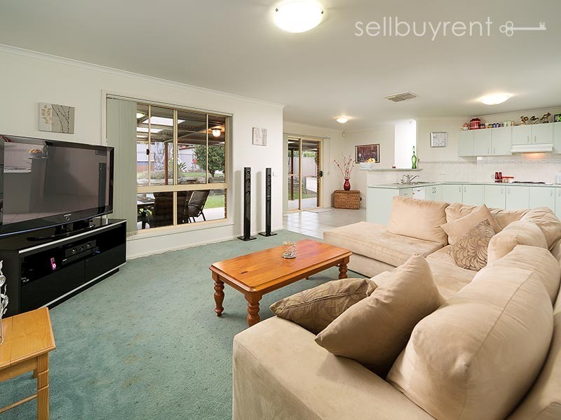 8 CARAWAY STREET, Baranduda VIC 3691