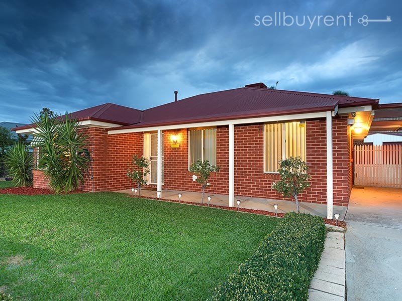 8 CARAWAY STREET, Baranduda VIC 3691