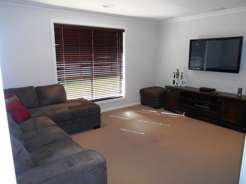 7 LAUREN PLACE, Wodonga VIC 3690