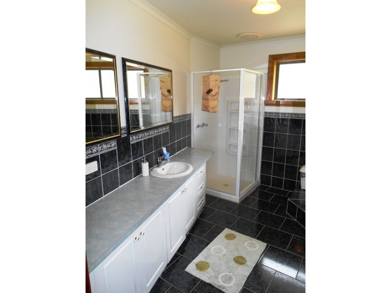 32 HOWARDS ROAD, Baranduda VIC 3691