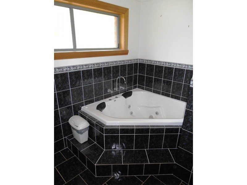 32 HOWARDS ROAD, Baranduda VIC 3691