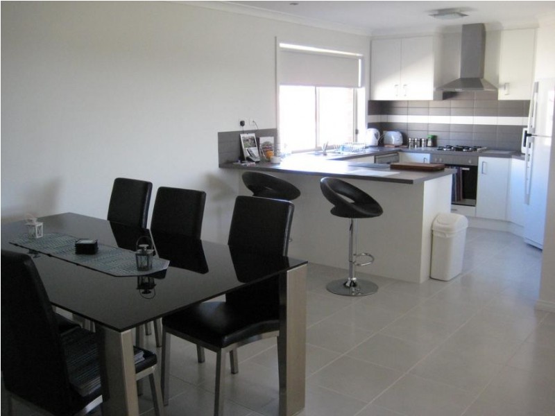 6 LAUREN PLACE, Wodonga VIC 3690