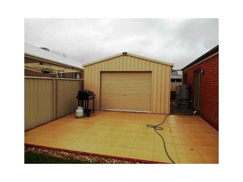 6 LAUREN PLACE, Wodonga VIC 3690