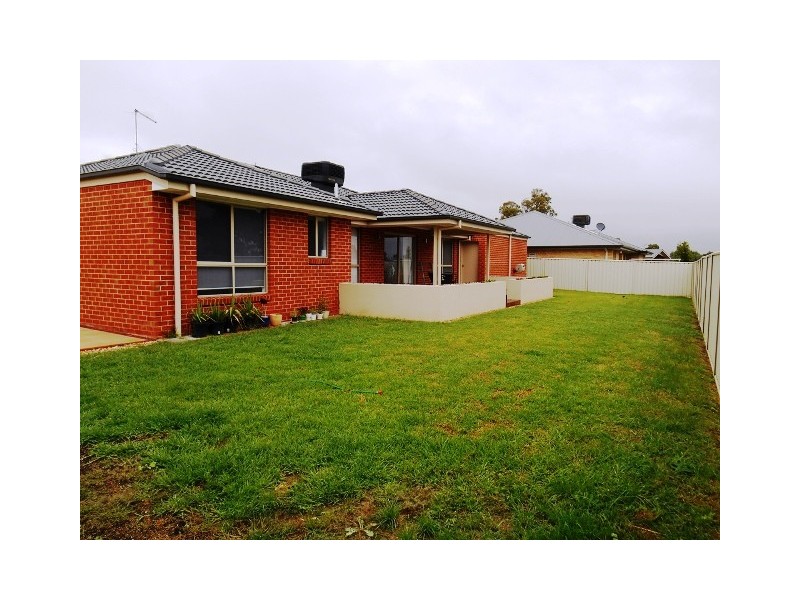 6 LAUREN PLACE, Wodonga VIC 3690