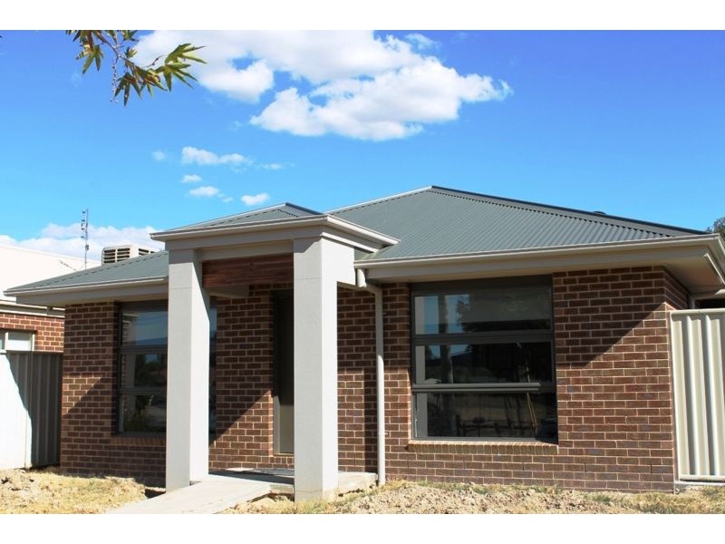 16 OAKMONT CIRCUIT, Wodonga VIC 3690