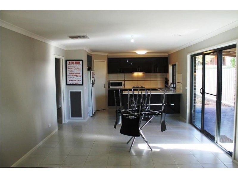16 OAKMONT CIRCUIT, Wodonga VIC 3690