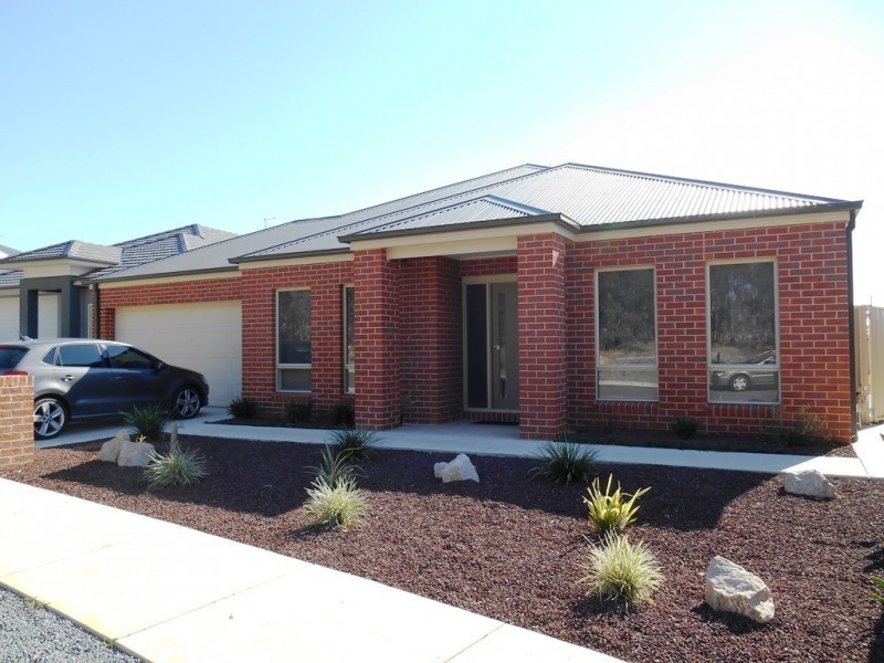 14 BURTON CRESCENT, Wodonga VIC 3690