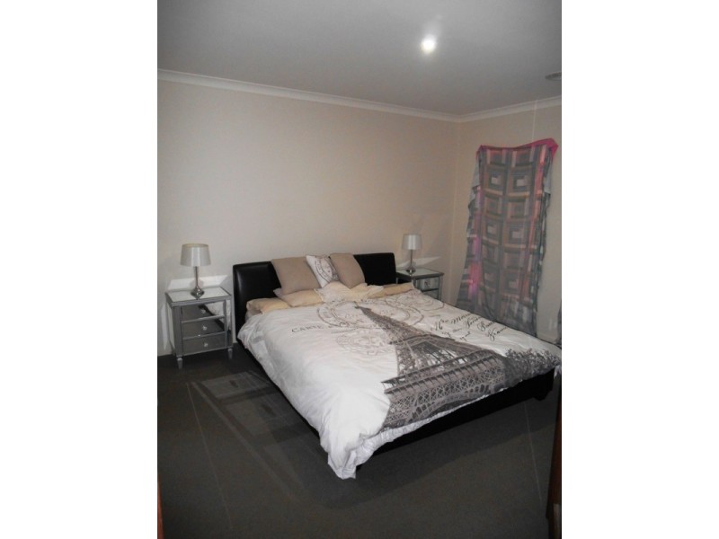 14 BURTON CRESCENT, Wodonga VIC 3690