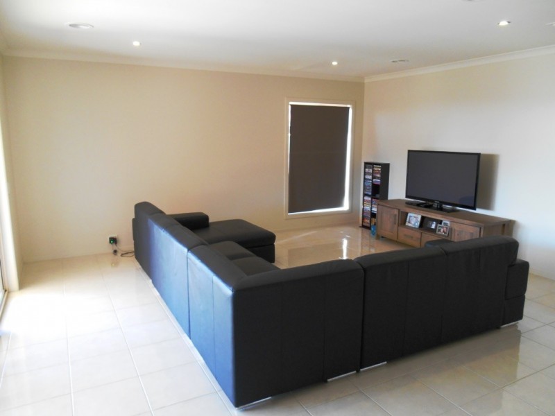 14 BURTON CRESCENT, Wodonga VIC 3690