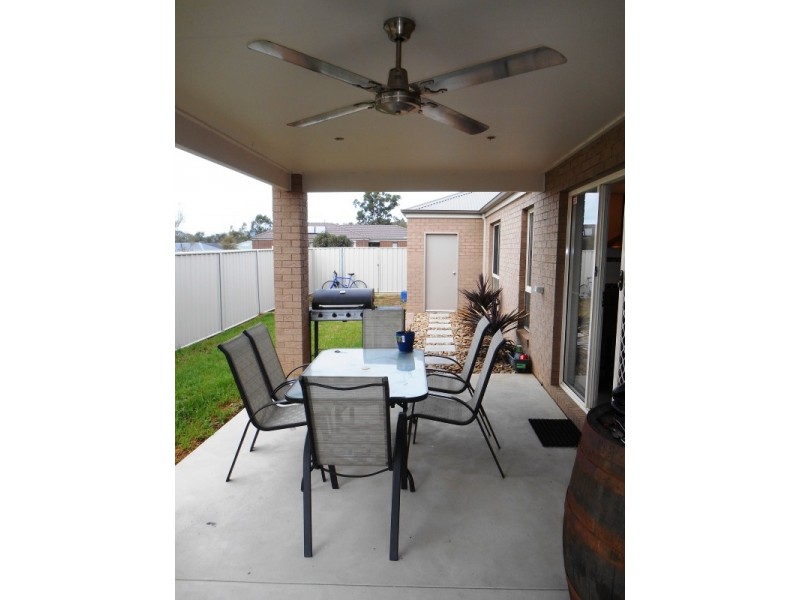15 MURRAY WAY, Wodonga VIC 3690