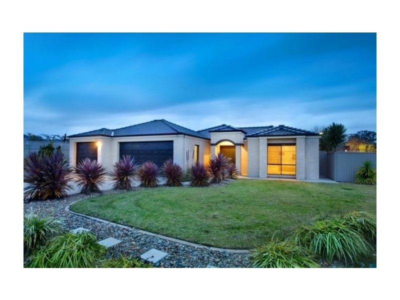 18 PARKFIELD DRIVE, Wodonga VIC 3690
