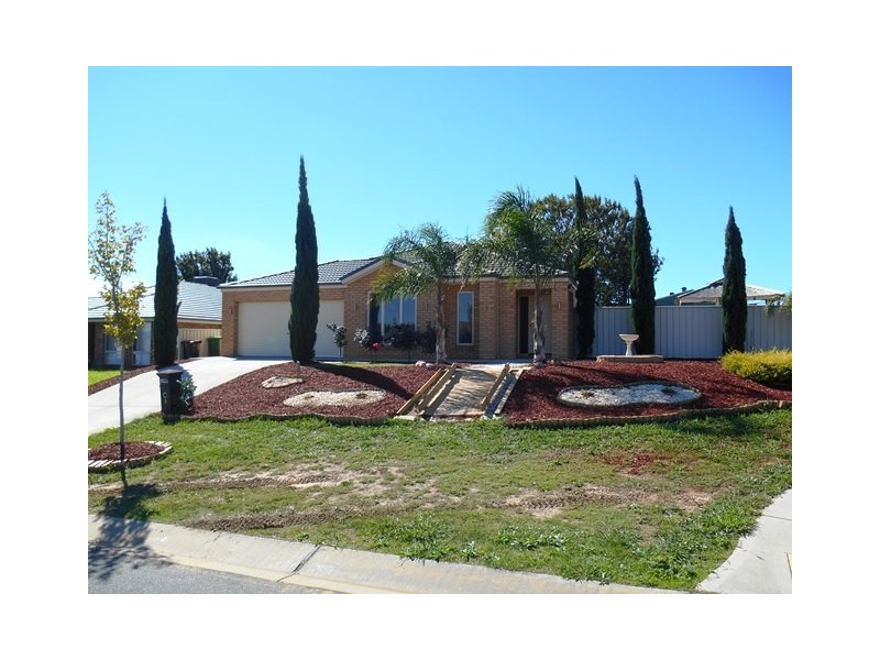 8 THORNEYCROFT AVENUE, Wodonga VIC 3690