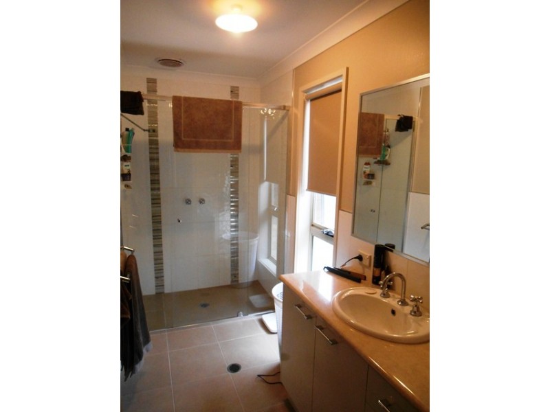2 LYSTERFIELD LANE, Wodonga VIC 3690