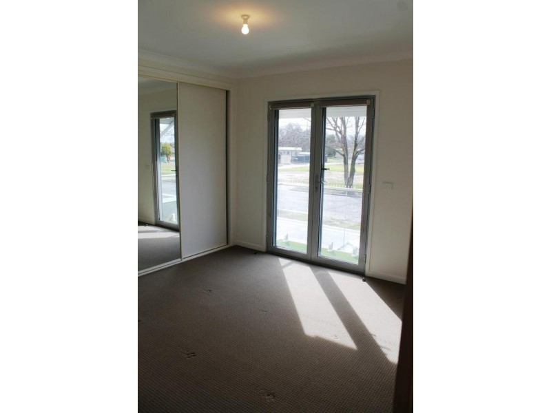 18 ELMWOOD CIRCUIT, Wodonga VIC 3690