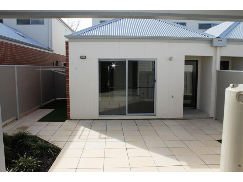 18 ELMWOOD CIRCUIT, Wodonga VIC 3690
