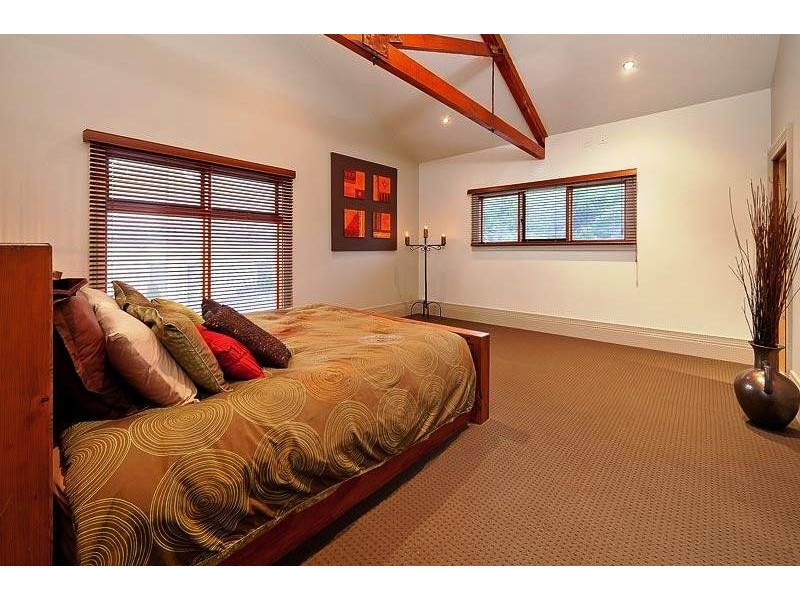 18 AVONDALE DRIVE, Wodonga VIC 3690