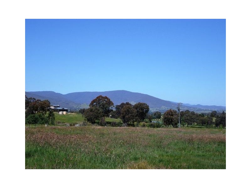6 MANOR PLACE, Yackandandah VIC 3749