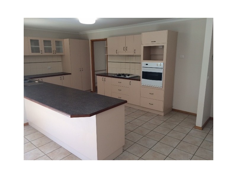 3 SAUNDERS CRESCENT, Wodonga VIC 3690