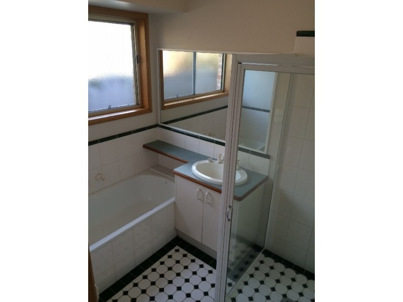 3 SAUNDERS CRESCENT, Wodonga VIC 3690