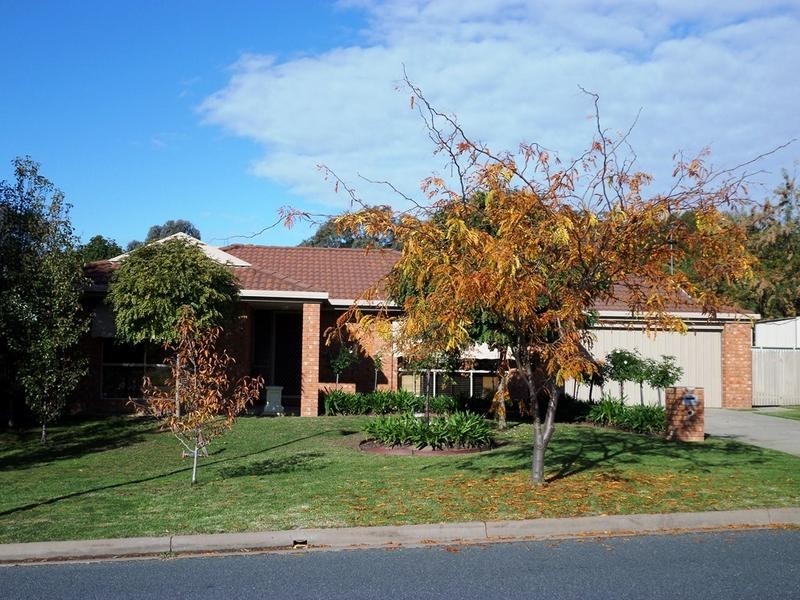 10 MCLEAN CRESCENT, Wodonga VIC 3690