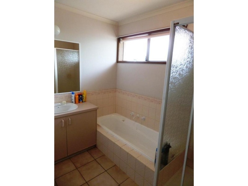 10 MCLEAN CRESCENT, Wodonga VIC 3690