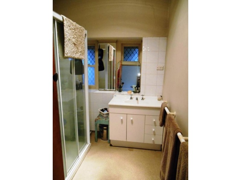 33 BATT AVENUE, Wodonga VIC 3690