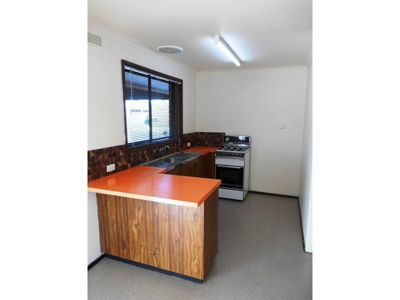 2/14 MAYFAIR DRIVE, Wodonga VIC 3690