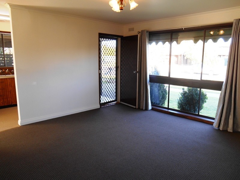 2/14 MAYFAIR DRIVE, Wodonga VIC 3690