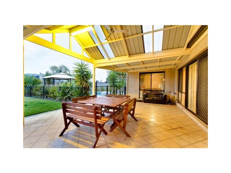 18 PARKFIELD DRIVE, Wodonga VIC 3690