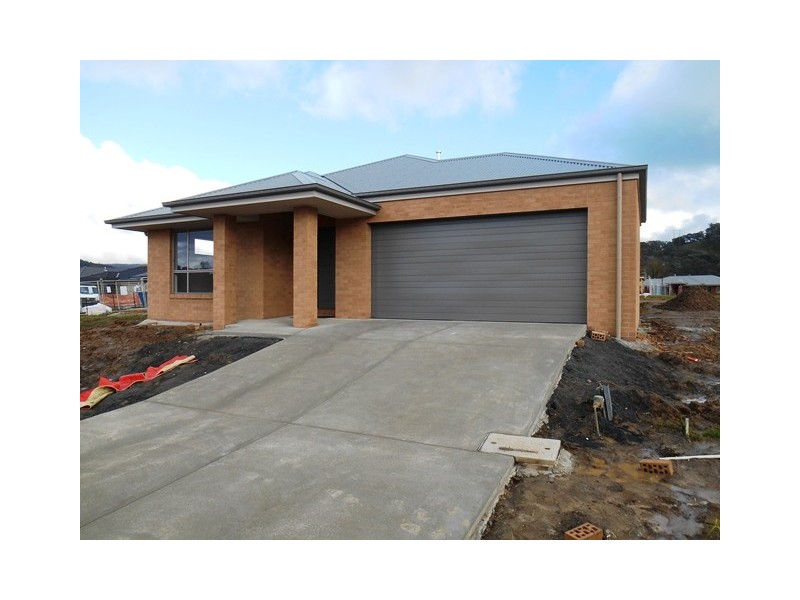 23 HANRAHAN STREET, Lavington NSW 2641