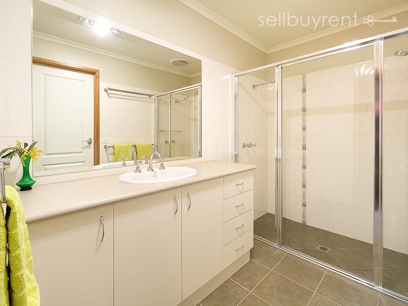 19 LAMBOURN DRIVE, Wodonga VIC 3690