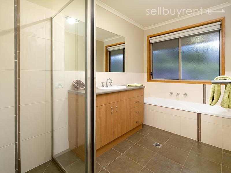 19 LAMBOURN DRIVE, Wodonga VIC 3690