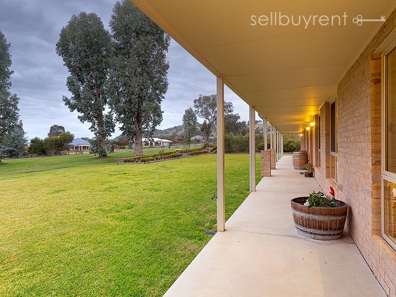 19 LAMBOURN DRIVE, Wodonga VIC 3690