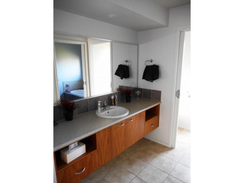 93 BARTON STREET, Wodonga VIC 3690