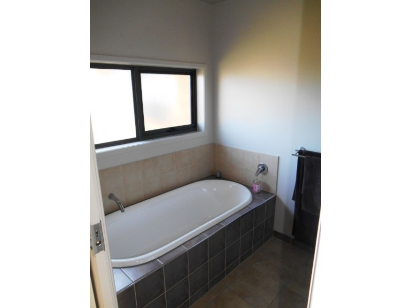 93 BARTON STREET, Wodonga VIC 3690