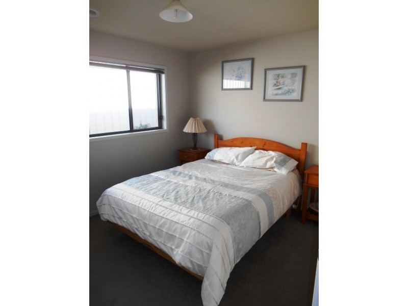 93 BARTON STREET, Wodonga VIC 3690