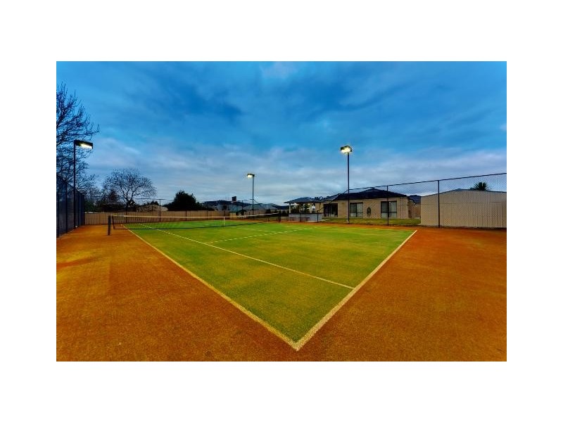 18 PARKFIELD DRIVE, Wodonga VIC 3690