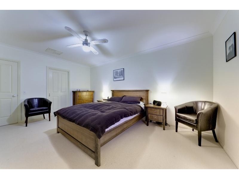 18 PARKFIELD DRIVE, Wodonga VIC 3690