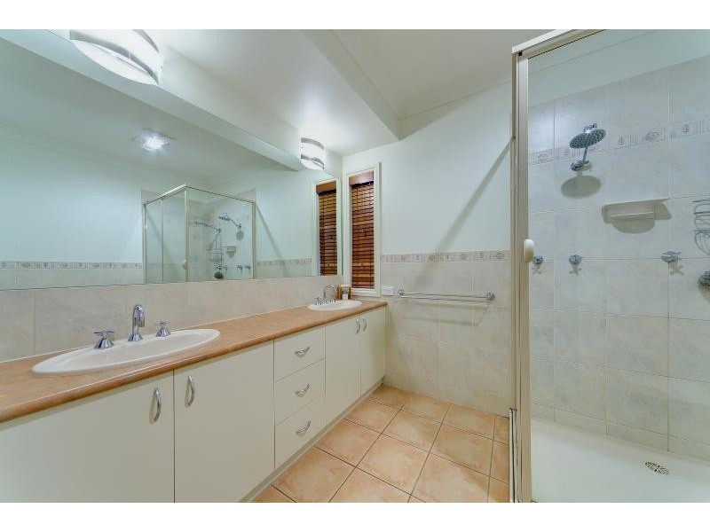 18 PARKFIELD DRIVE, Wodonga VIC 3690