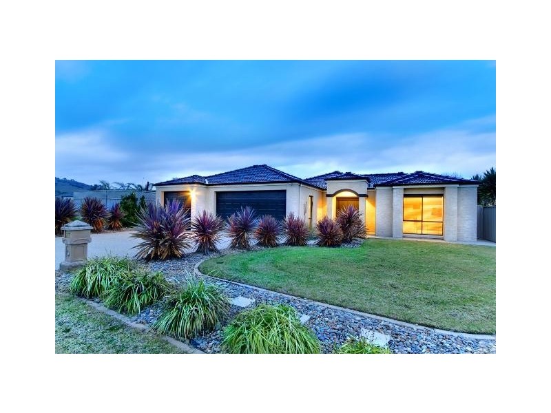 18 PARKFIELD DRIVE, Wodonga VIC 3690