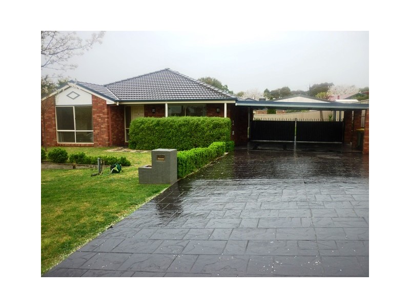 4 BISQUE COURT, Wodonga VIC 3690