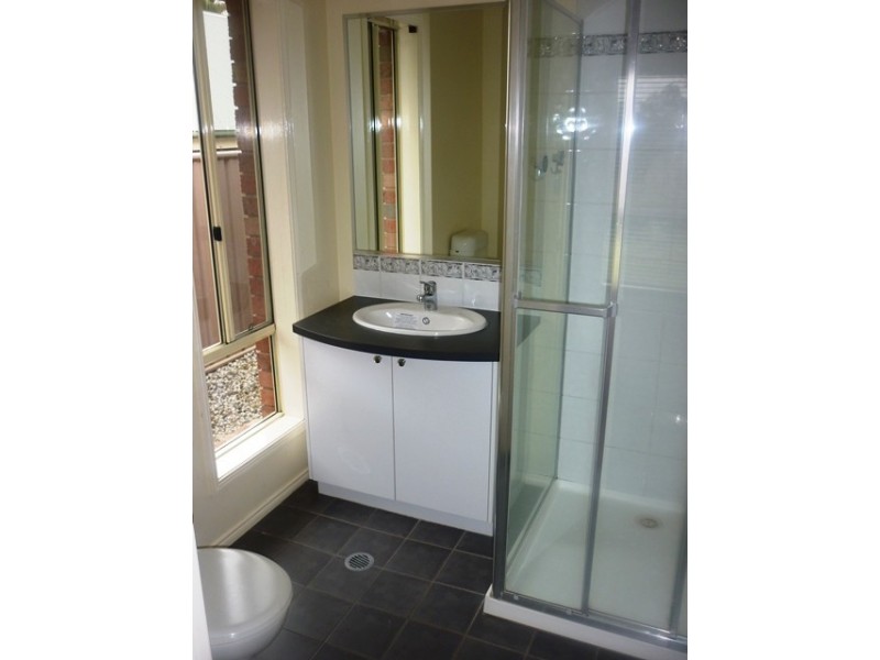 4 BISQUE COURT, Wodonga VIC 3690